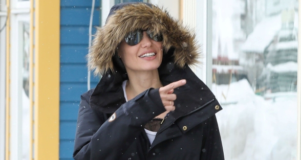 angelina-jolie-gets-ice-cream-with-kids-in-colorado-social